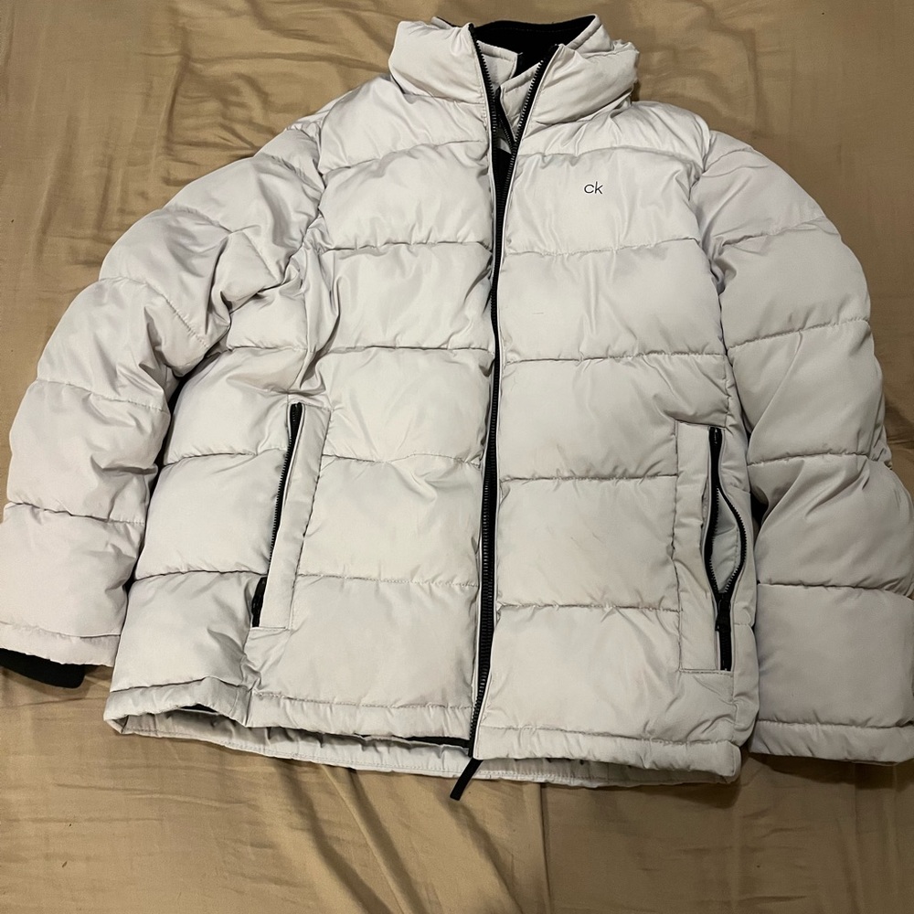 Calvin Klein puffer jacket no flaws brand new 2$200 obo piece negotiable.